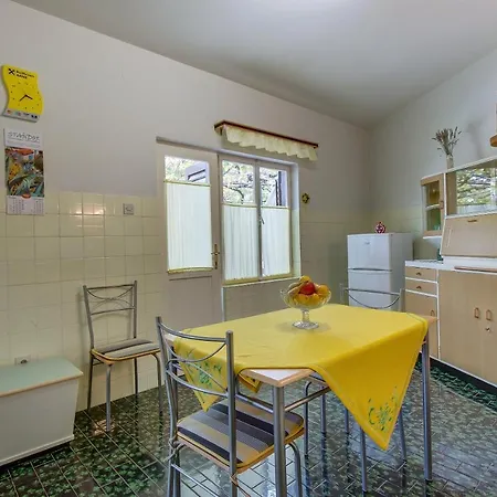 By The Sea Apartment *