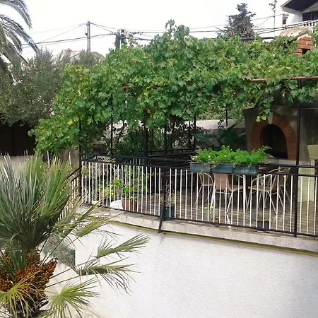 By The Sea Apartman